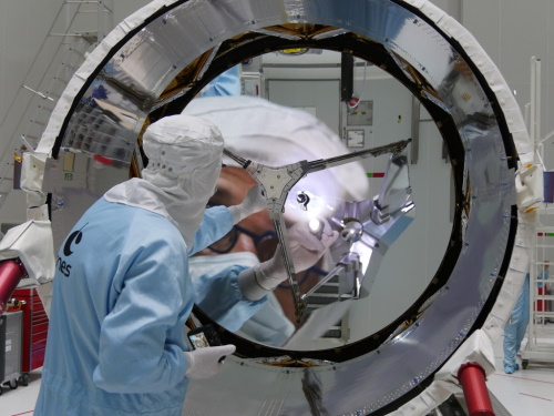 Inspection of the ALADIN telescope mirror