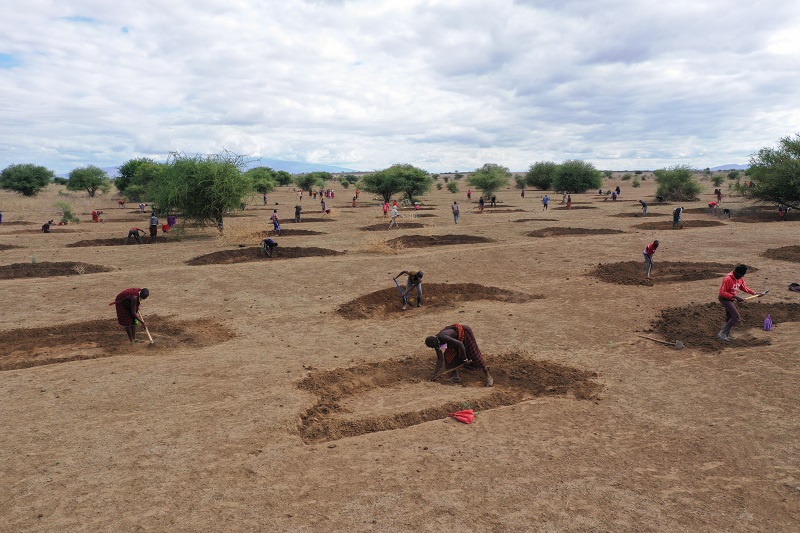 Local communities dig bunds in Sub-Saharan Africa